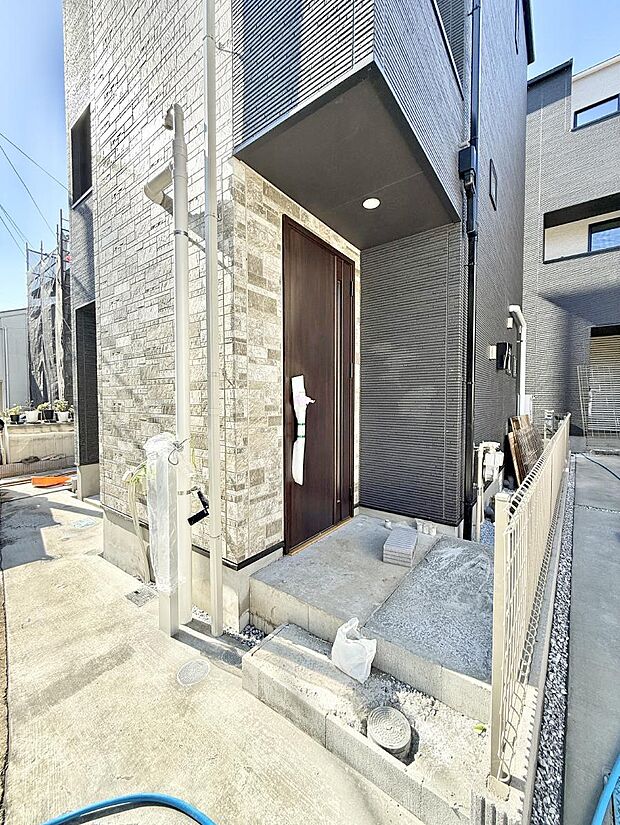 玄関はお家の顔!玄関アプローチでお客様をお迎え!