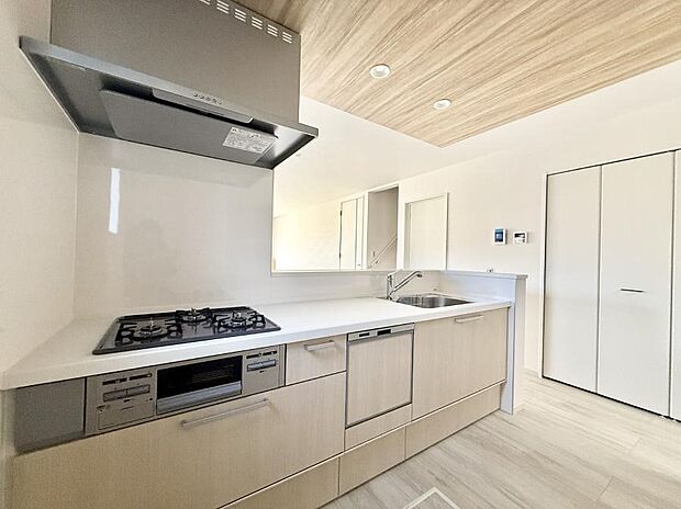 ■シンプルで機能的、毎日使いやすいキッチン