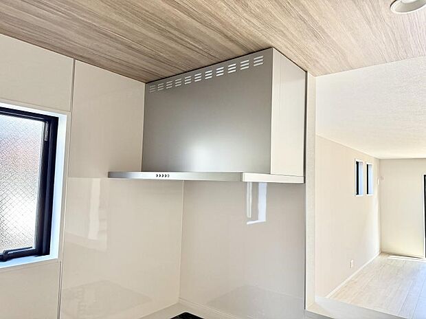 ■調理時の蒸気や匂いが換気扇に誘導され、効率的に排煙ができます。