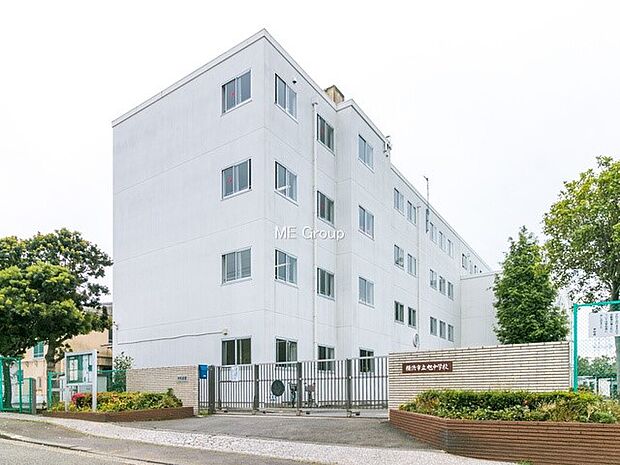 中学校 1042m 横浜市立旭中学校