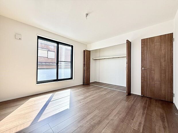 広いクローゼット、収納は多い方が嬉しいですね!