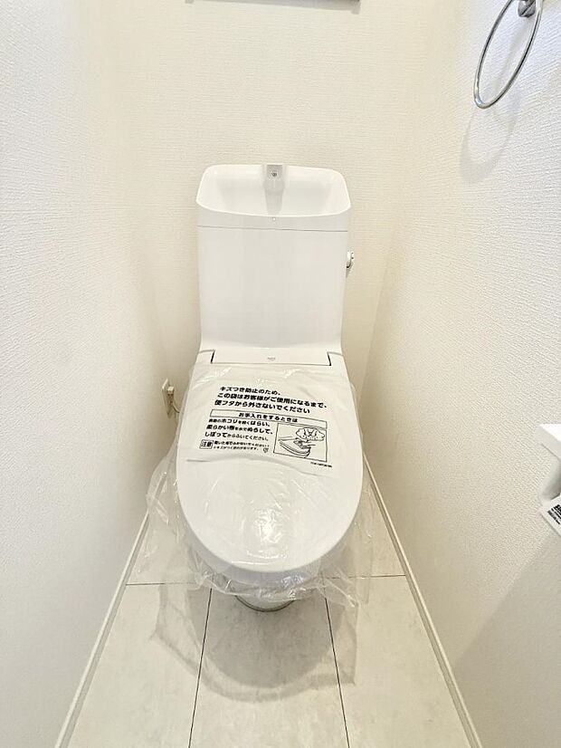 明るく清潔感溢れるトイレ