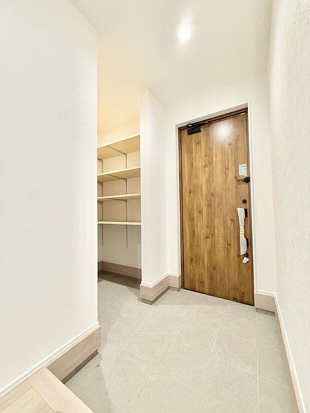 ■欲しかったシューズインクローク!雨具や三輪車、ベビーカーも置けます!