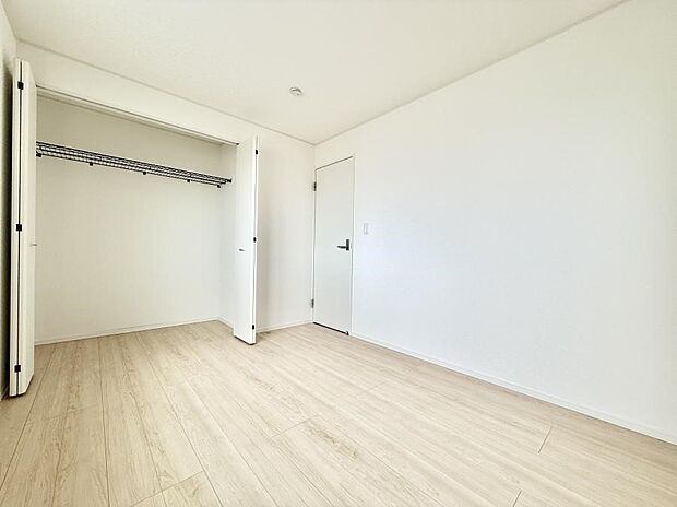 2号棟 ■落ち着いた色合いのお部屋で穏やかな時間を楽しめます