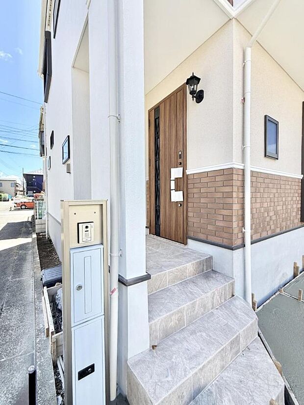 1号棟 ■ シンプルで美しく、住まいの第一印象を彩る玄関です