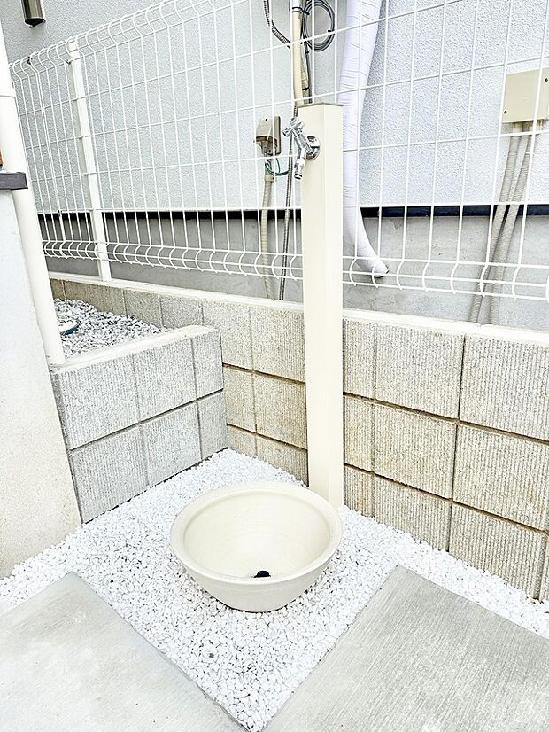 1号棟  ■外水栓付きで庭作業や洗車に便利です