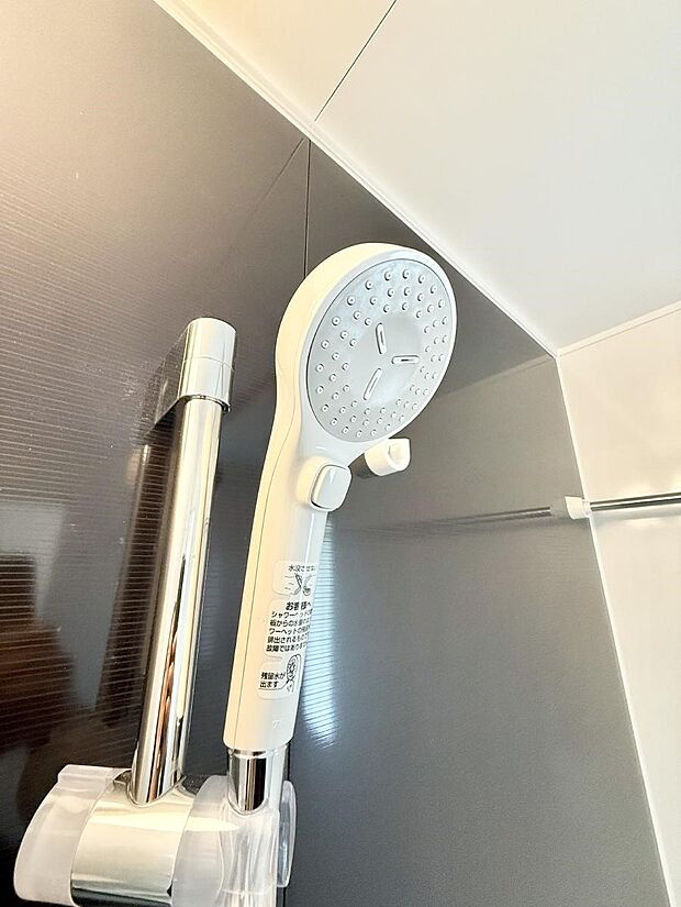 ■手元で簡単に止水できるため、水の無駄遣いを減らすことができます。