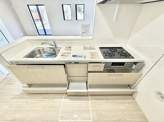 ■シンプルで機能的、毎日使いやすいキッチン