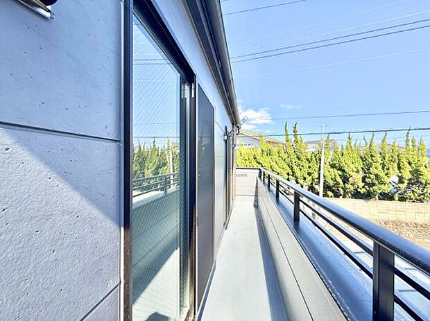 ■ 心地よい風と光を感じる、くつろぎのバルコニー