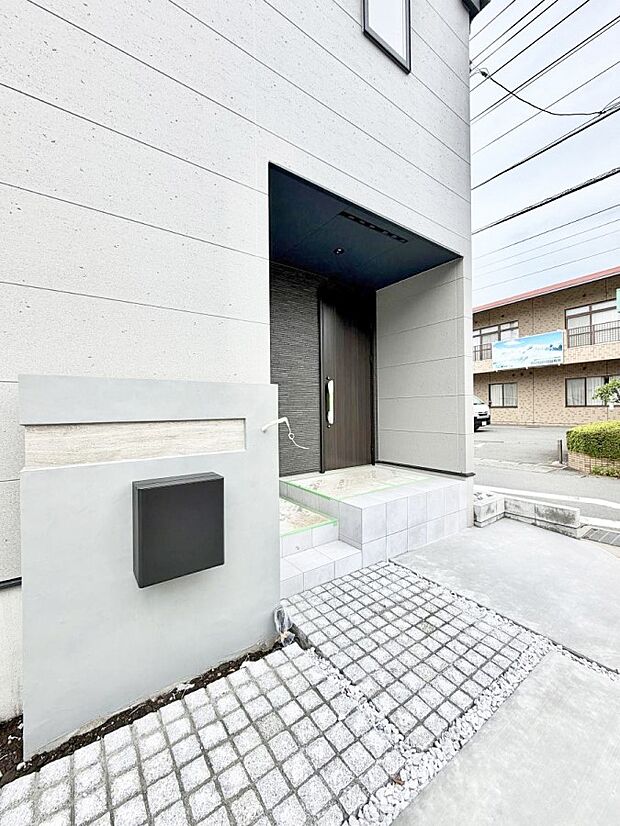 A号棟 玄関はお家の顔!おしゃれな玄関アプローチでお客様をお迎え!