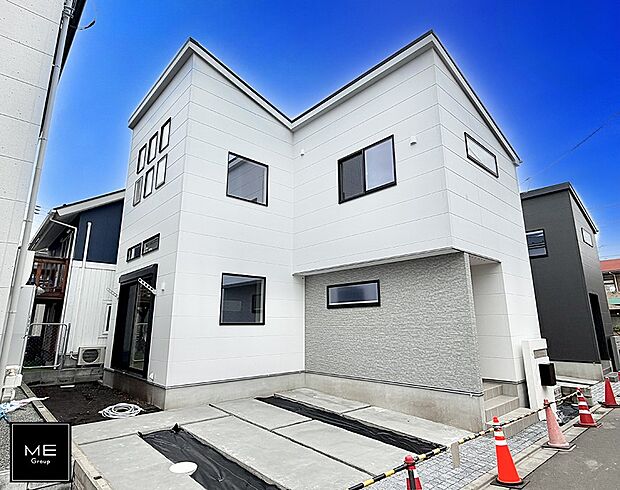 C号棟 白を基調とした、すっきりした外観デザインです