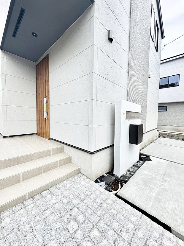 D号棟 ■ シンプルで美しく、住まいの第一印象を彩る玄関です