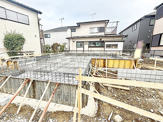 広い駐車場スペースが魅力的です  