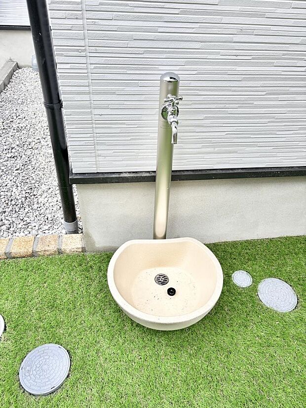 ■ガーデニングや洗車などの際に大活躍な屋外立水栓