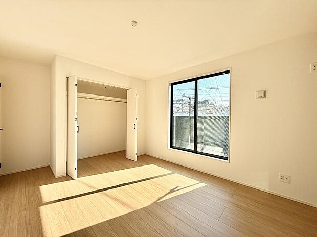 ■シンプルな空間で、収納付きベッドやデスクなど、多機能な家具を活用しやすいです