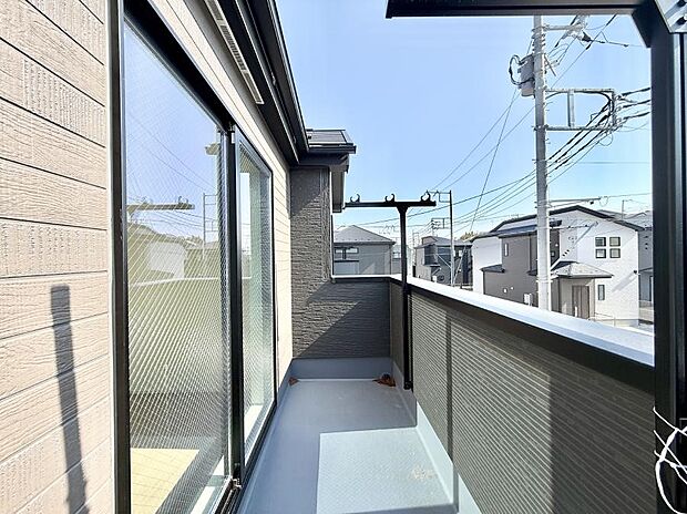 ■ 心地よい風と光を感じる、くつろぎのバルコニー