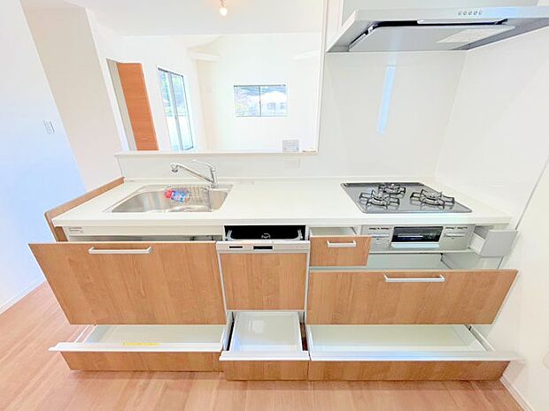 収納力豊富なシステムキッチンです!