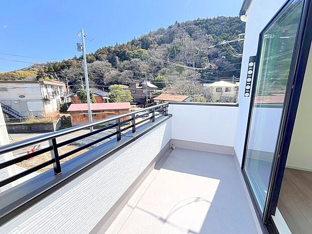 ■日当たり良好!眺めの良いバルコニーです!
