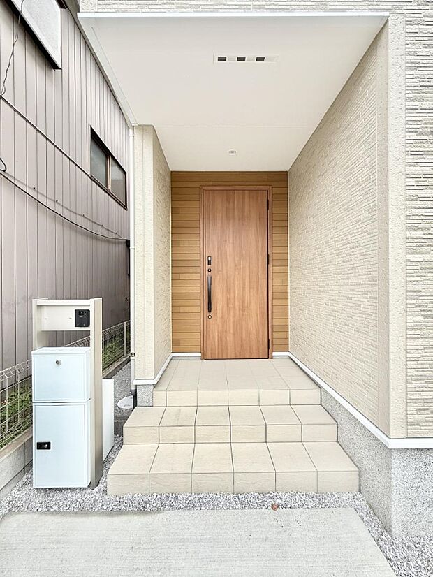 1号棟 ■ 家族とゲストをやさしく迎える、心温まる玄関