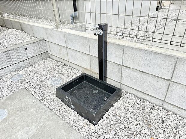 ■ガーデニングや洗車などの際に大活躍な屋外立水栓