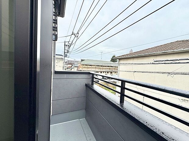 ■ 自然を身近に感じる、開放的なバルコニー