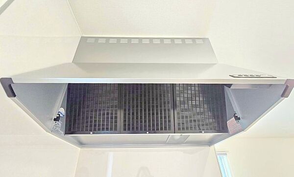 ■調理時の蒸気や匂いが換気扇に誘導され、効率的に排煙ができます。