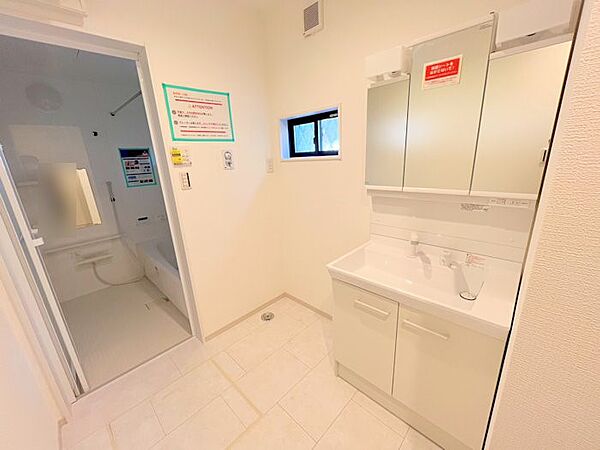 5号棟  ■お洒落で清潔感のある洗面所