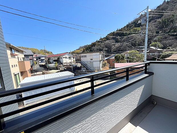 ■ 自然を身近に感じる、開放的なバルコニー