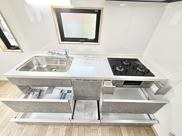 ■シンプルで機能的、毎日使いやすいキッチン