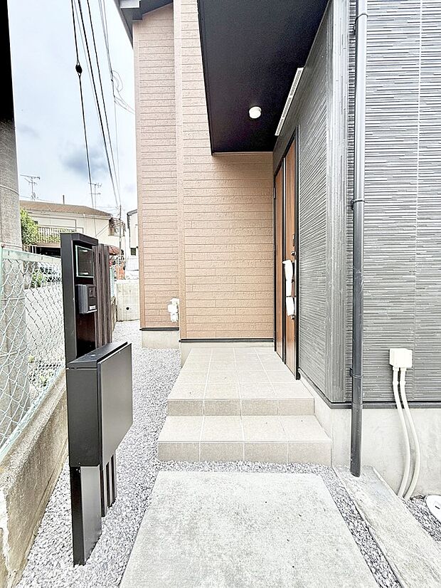 3号棟 ■ 心地よい暮らしへとつながる、温かい玄関