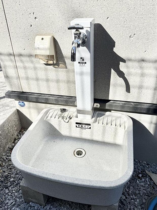 ■ガーデニングや洗車などの際に大活躍な屋外立水栓