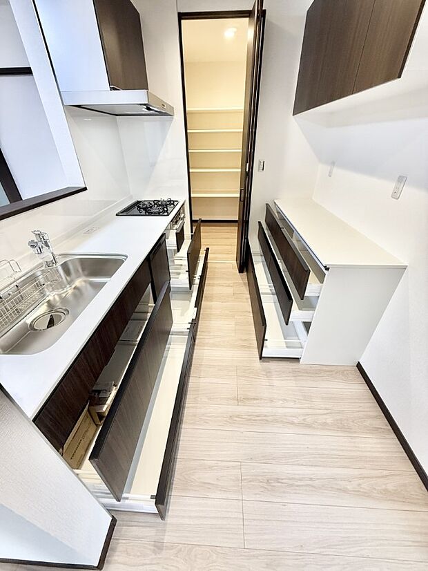 収納力豊富なシステムキッチンです!