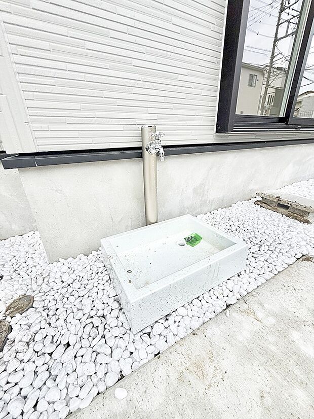 2号棟  ■ガーデニングや洗車などの際に大活躍な屋外立水栓  