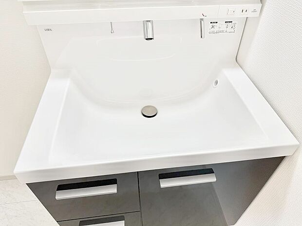 ■手洗いや顔を洗う時も快適に使える便利なシャワー