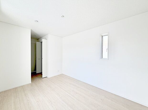6号棟 ■落ち着いた色合いのお部屋で穏やかな時間を楽しめます