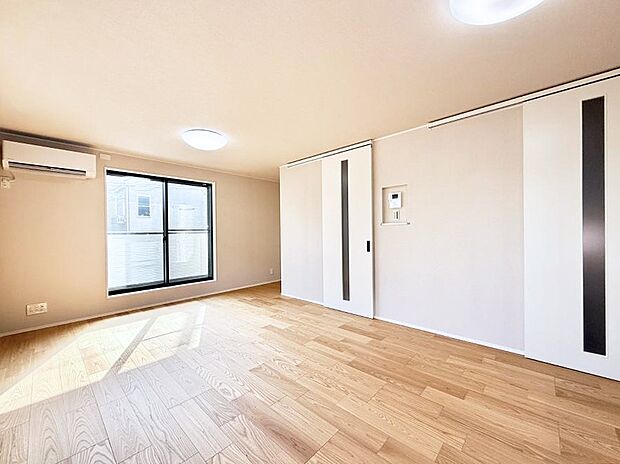 陽ざしが射し込む明るいLDKは家族でのんびり寛げます