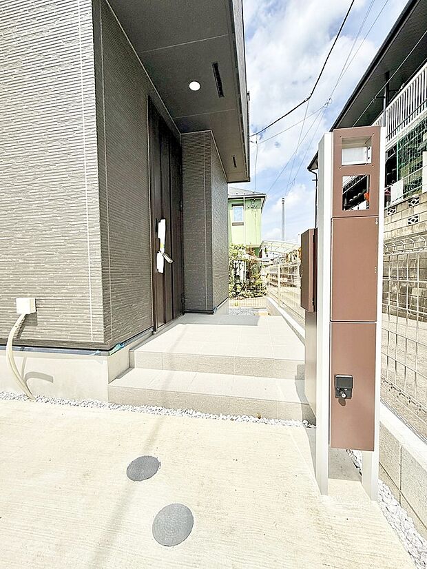■ 心地よい暮らしへとつながる、温かい玄関