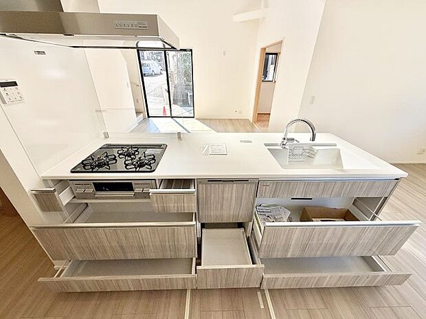■シンプルで機能的、毎日使いやすいキッチン