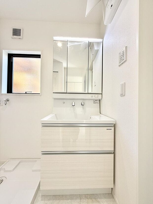 ■明るい洗面所は毎朝の歯磨きも楽しくできちゃいそうです♪