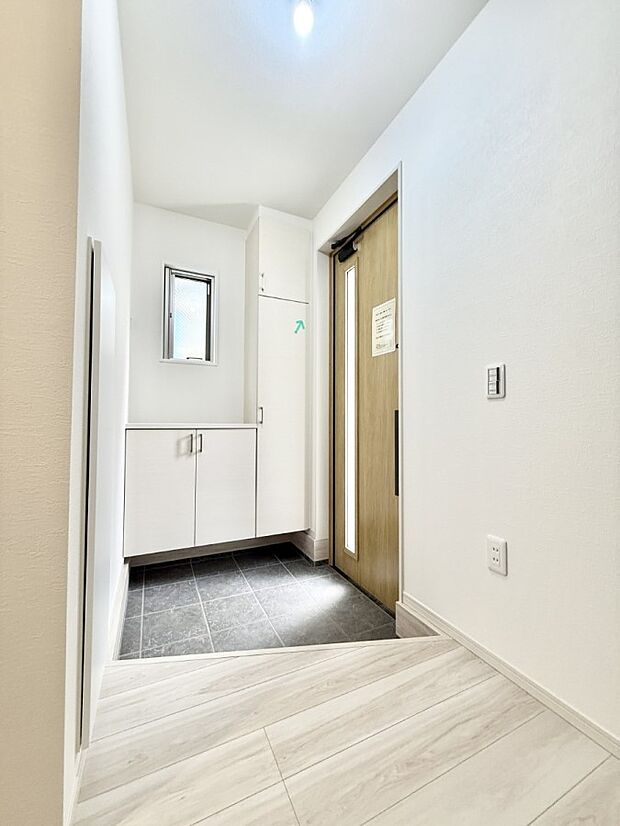 ■ 毎日を気持ちよく迎える、明るく温もりのある玄関