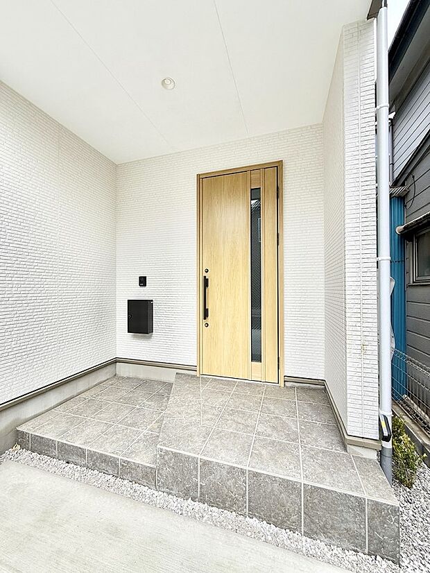 ■ 心地よい暮らしへとつながる、温かい玄関