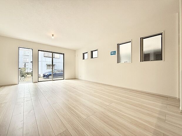 ■20帖の広々LDK!陽当りも良好です