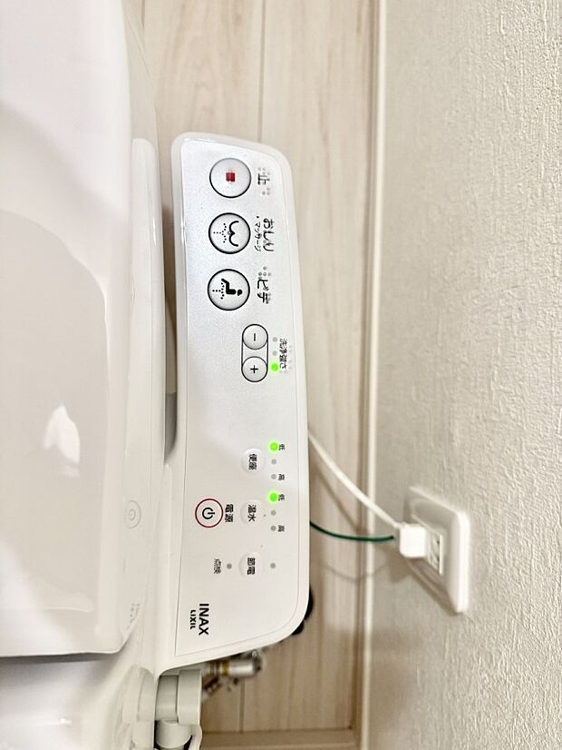 ■温水洗浄で快適、清潔感が保たれるシャワートイレ