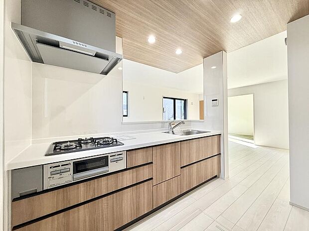 ■シンプルで機能的、毎日使いやすいキッチン