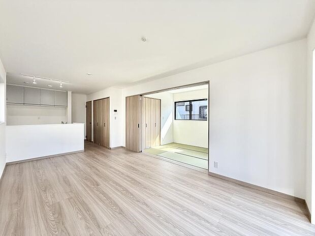 ■リビングのすぐ隣には居室があるので、遊んでいるお子様にも目が届いて安心ですね