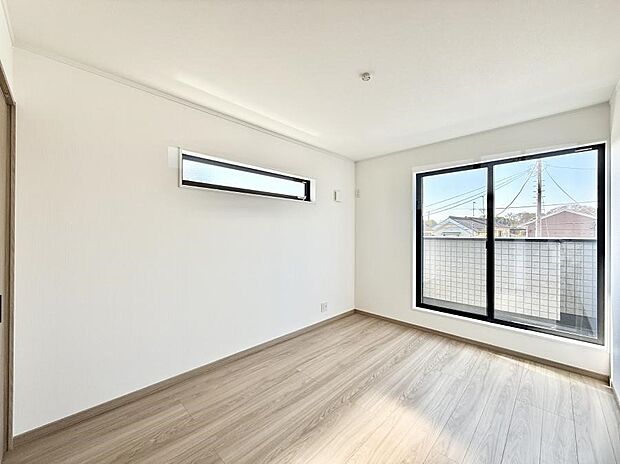 ■大きな窓は開放感があり、明るさ通風バッチリです