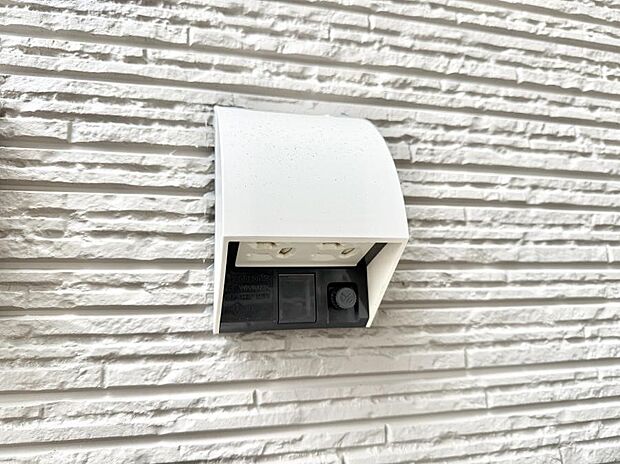 ■屋外に電源コンセントがあれば、高圧洗浄機で窓や外壁を掃除するなど便利です。