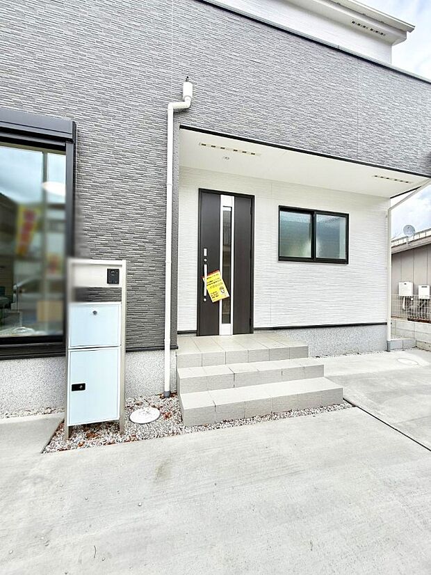 ■ 心地よい暮らしへとつながる、温かい玄関