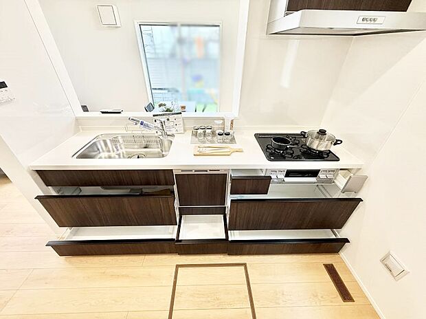 ■シンプルで機能的、毎日使いやすいキッチン
