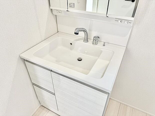 ■細かい部分まで洗いやすく便利なハンドシャワー付き